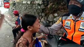 VIDEO: Anak Nangis Histeris Lihat Motor Ayahnya Diangkut Dishub