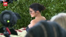 VIDEO: Kylie Jenner, Perempuan dengan Pengikut Terbanyak di Instagram
