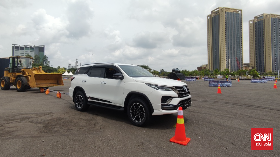 Viral Arogansi Sopir Pajero Sport dan Fortuner di Jalan