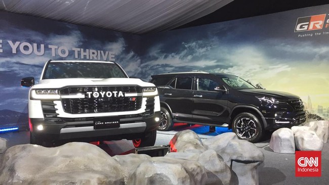 SUV Land Cruiser 300 dan varian Fortuner dengan mesin 2.800 cc merupakan produk pertama yang diluncurkan Toyota di 2022.