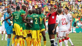 Momen Aneh Wasit Piala Afrika: Tiup Peluit Panjang di Menit 85 dan 89