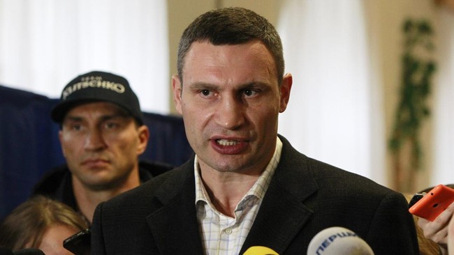 Walikota Kiev Vitali Klitschko bercerita warga ibu kota mendengar suara ledakan hampir setiap jam sejak Rusia menginvasi Ukraina.