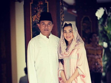 7 Potret Yusril Ihza Mahendra & Istri Blasteran Jepang-Filipina, Beda Usia 27 Tahun