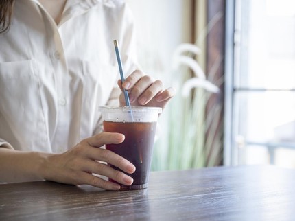 Benarkah Minum Soda Bisa Cegah Kehamilan? Ini Faktanya Bun