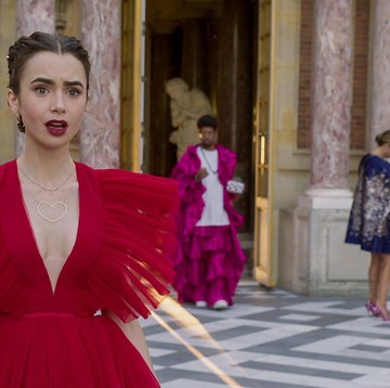 3 Busana Paling Fashionable di Episode Terakhir Season 2 'Emily in Paris', Ada Favoritmu Nggak?