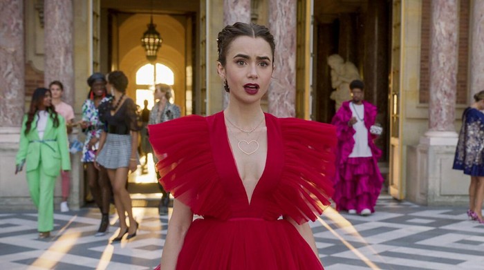 3 Busana Paling Fashionable di Episode Terakhir Season 2 'Emily in Paris', Ada Favoritmu Nggak?