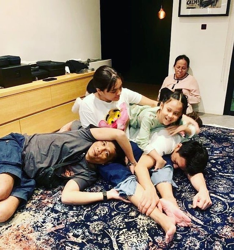 7 Momen Manis Ariel NOAH & Sang Putri Alleia Ariel NOAH jarang mengunggah kebersamaannya dengan sang putri, Alleia. Yuk kita intip momen manis mereka yang langka!