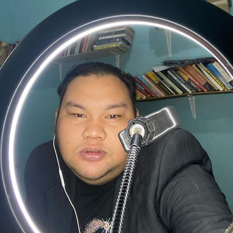 7 Potret Fico Fachriza Komika Inisial FF yang Kembali Ditangkap Narkoba Pihak kepolisian menangkap artis narkoba berinisial FF yang ternyata adalah Fico Fachriza seorang komika. Yuk intip potretnya!