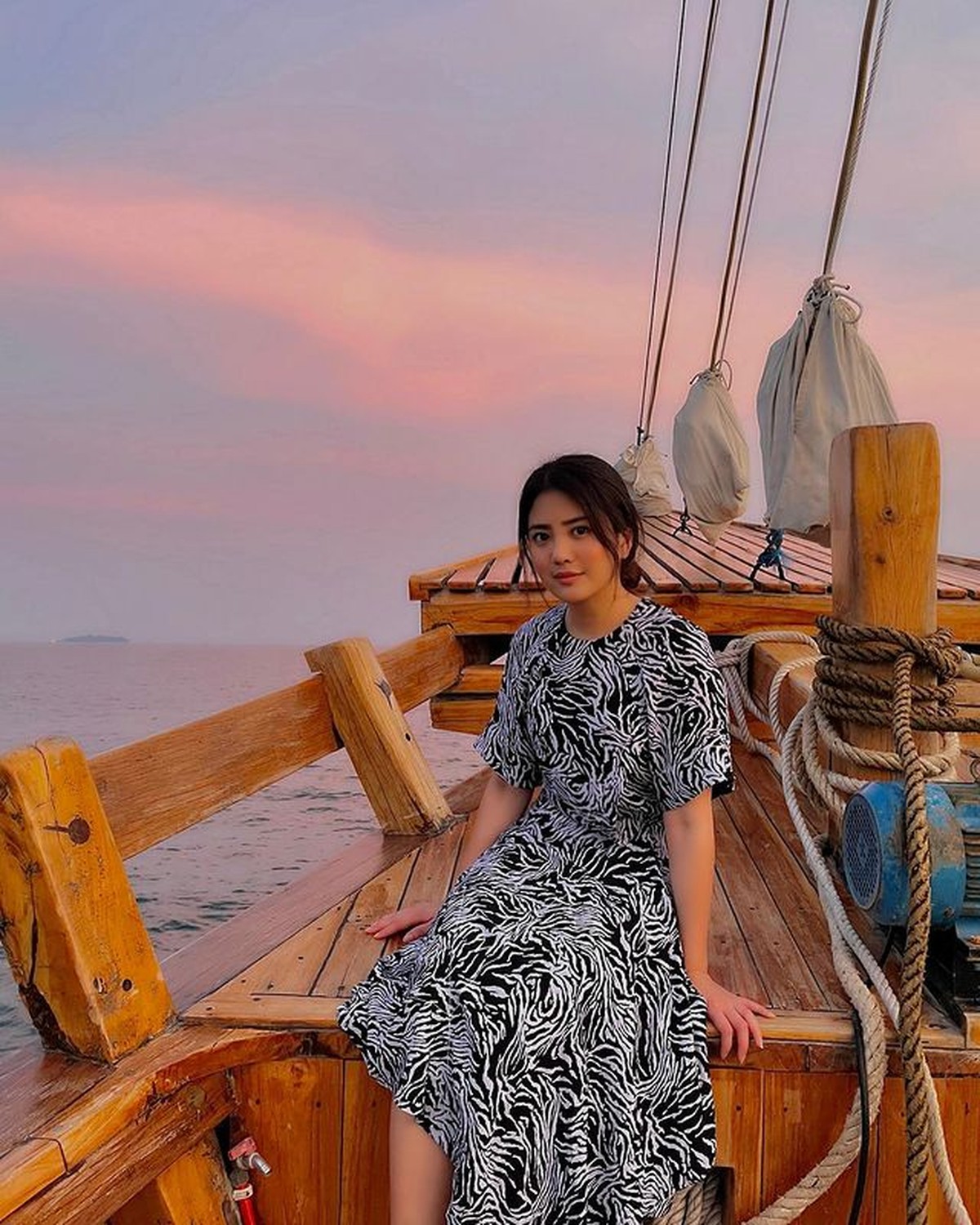 Kevin Sanjaya akhirnya go public dengan Valencia Tanoesudibjo putri konglomerat Hari Tanoesudibjo&period; Yuk intip potretnya&excl;