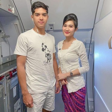 Al Ghazali Foto Bareng Pramugari Cantik Sampai Bikin Netizen Iri