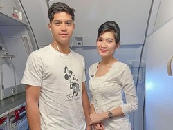 Al Ghazali Foto Bareng Pramugari Cantik Sampai Bikin Netizen Iri