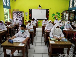 Ada Kasus Positif COVID-19 di Sekolah? PTM Bisa Disetop Seminggu Jika...
