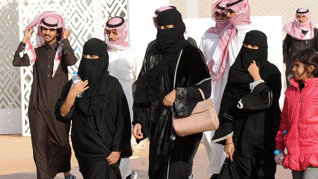 Arab Saudi yang dulu konservatif kini mulai tersekularasi. Sejumlah kebijakan sekuler diterapkan. Berikut kebijakan sekuler di Arab Saudi.