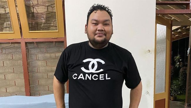 Kicauan lama Fico Fachriza menjadi sasaran pergunjingan netizen setelah komika tersebut ditangkap akibat penyalahgunaan narkoba.