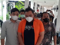 Penampakan Fico Fachriza Berbaju Tahanan Usai Diciduk Gegara Ganja