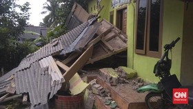 Gempa M 6,7 Banten: Dinding Rubuh, Pilar Rumah Hancur di Kertamukti