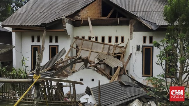 PT PLN (Persero) memastikan sistem kelistrikan di wilayah Jawa, Madura dan Bali aman usai gempa berkekuatan magnitudo 6,7 mengguncang Banten pada Jumat (14/1).
