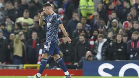 Pesan Menyentuh Xhaka Usai Kena Kartu Merah Lawan Liverpool