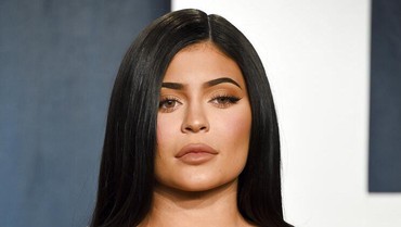 img-title Heboh Kylie Jenner Pakai Bikini Bergambar Puting