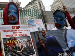 Aliansi Mahasiswa Islam Demo di Depan Kedubes China