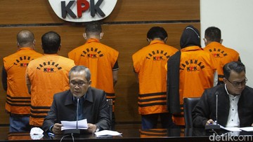RATUSAN JUTA DIDUGA ADA DI REKENING PRIBADI