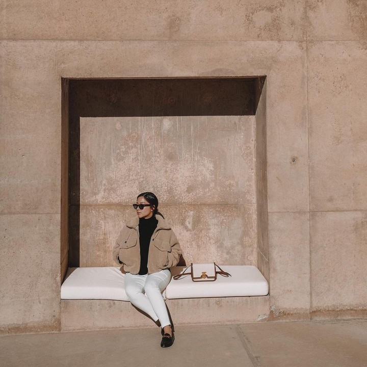 <p>Amangiri memiliki banyak spot foto estetik. Nikita Willy tak lupa memanfaatkannya untuk mengambil potret OOTD, nih. (Foto: Instagram @nikitawillyofficial94)</p>