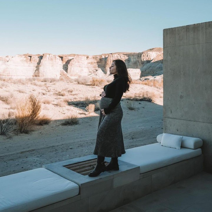 <p>Memasuki trimester ketiga, Nikita Willy tampil semakin memukau lewat deretan potret kehamilan. <em>Baby bump</em> di tubuhnya tampak makin besar, nih. (Foto: Instagram @nikitawillyofficial94)</p>