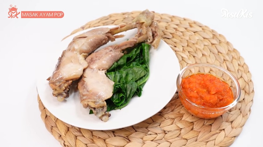 Orang Korea Masak Ayam Pop dan Mencicipinya