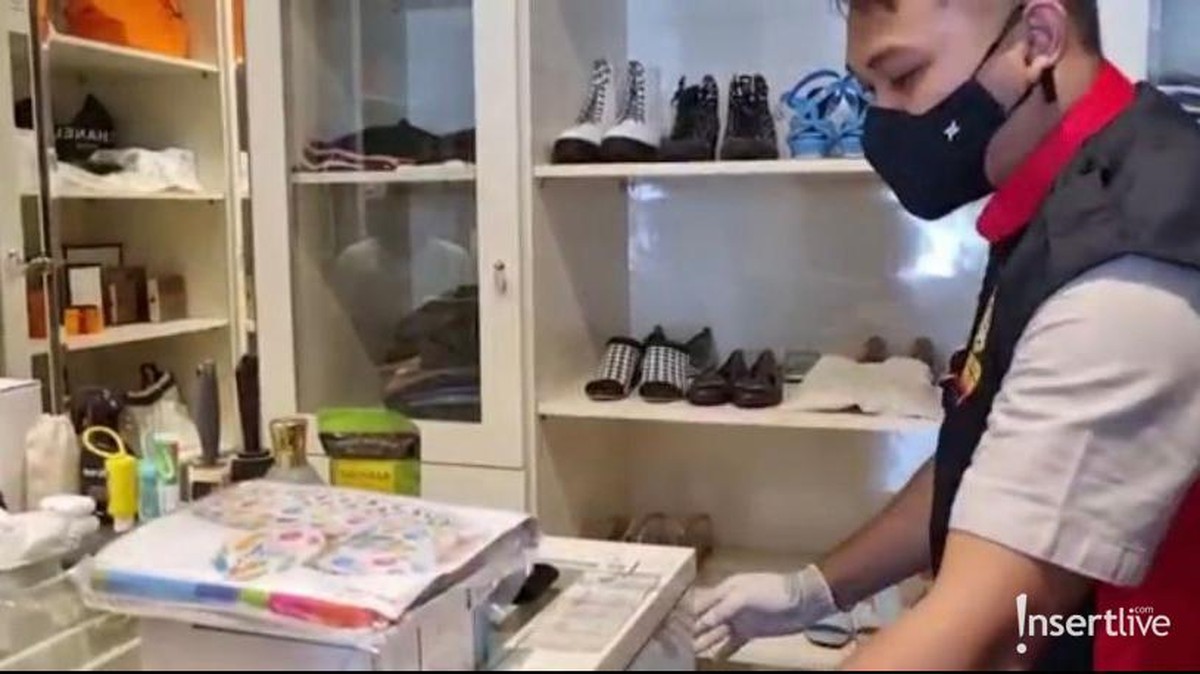 Rumah mewah Irwansyah di kawasan Jombang telah diberi penanda bertuliskan rumah disita oleh pihak kepolisian&period; Yuk intip&excl;