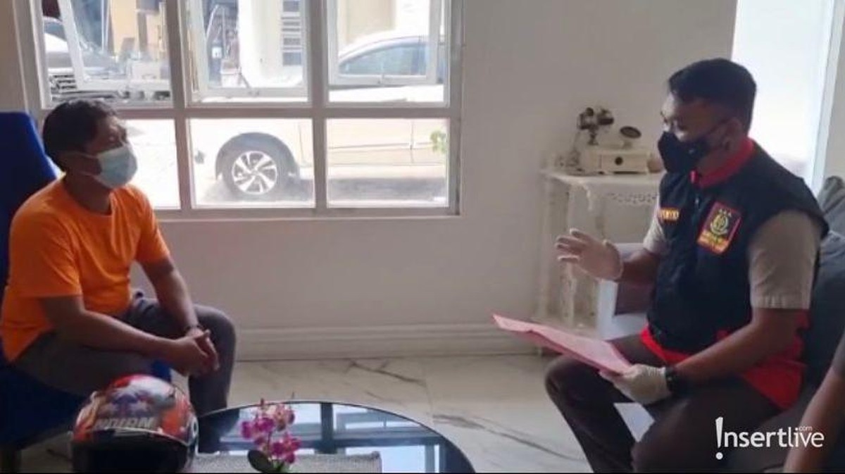 Rumah mewah Irwansyah di kawasan Jombang telah diberi penanda bertuliskan rumah disita oleh pihak kepolisian&period; Yuk intip&excl;