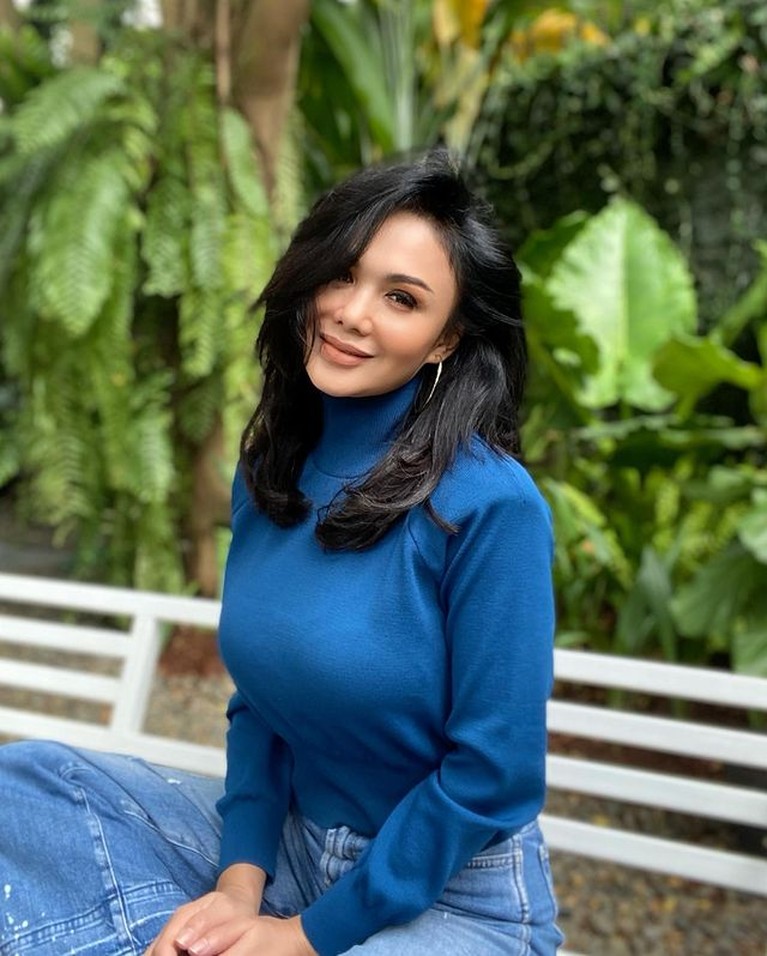 Penampilan Terbaru Yuni Shara Terkenal dengan rambut pendek, kini Yuni Shara mengubah penampilannya dengan rambut panjang. Yuk intip potretnya!