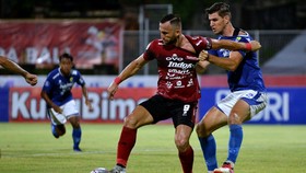 FOTO: Persib Ditekuk Bali United di Depan Shin Tae Yong