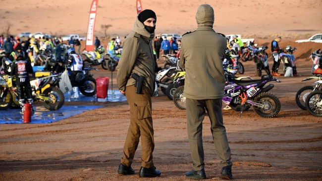 Sejumlah mantan polisi syariat Saudi mengeluhkan aturan baru menuju sekularisasi yang belakangan ini dicanangkan oleh Kerajaan Arab Saudi.