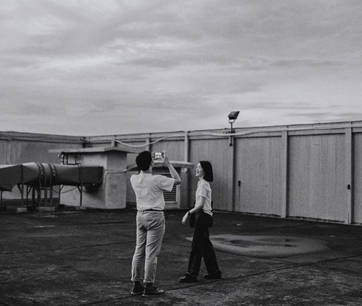 Usai terjerat kasus narkoba&comma; nama Ardhito Pramono kembali menghebohkan karena telah punya istri&period; Yuk intip potretnya dan sang istri&excl;