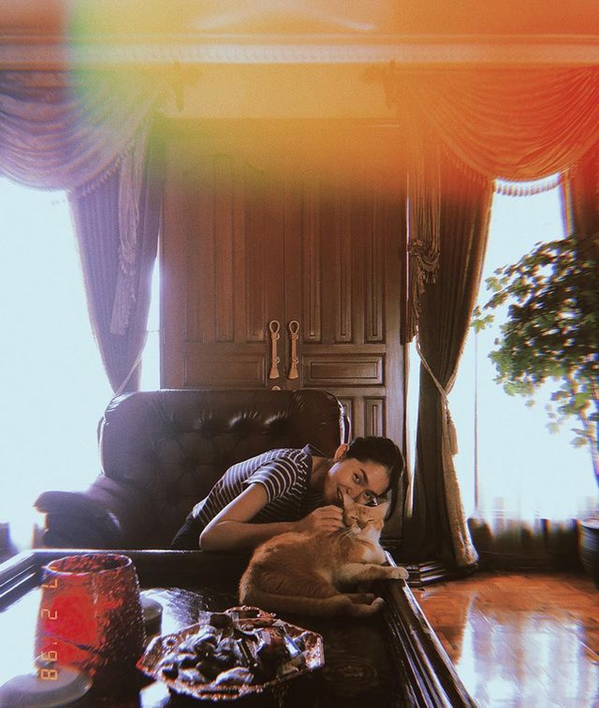 Usai terjerat kasus narkoba&comma; nama Ardhito Pramono kembali menghebohkan karena telah punya istri&period; Yuk intip potretnya dan sang istri&excl;