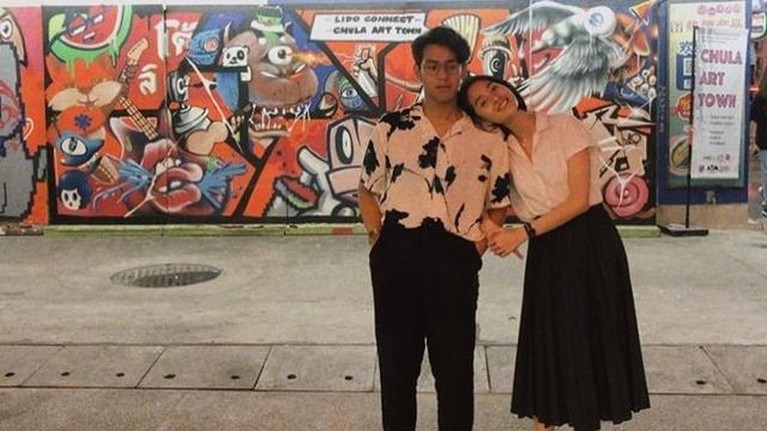 Potret Ardhito Pramono dan Jeanneta Sanfadelia Usai terjerat kasus narkoba, nama Ardhito Pramono kembali menghebohkan karena telah punya istri. Yuk intip potretnya dan sang istri!