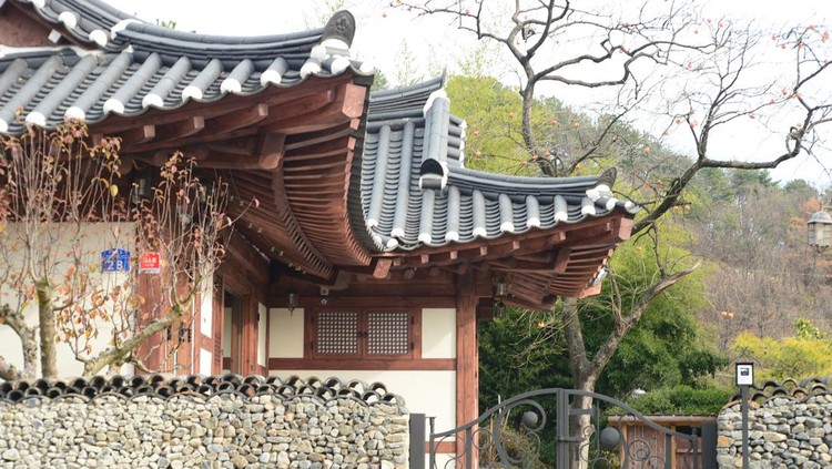 rumah tradisional korea The Korean Traditional Houses with flooring for Cooling and Ondol Structure for Heating.