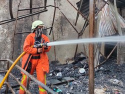 Lapak Barang Bekas di Jatibening Bekasi Kebakaran, Dipicu Bakar Sampah