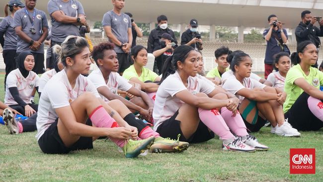 Timnas Indonesia Putri terus mengasah strategi untuk menghadapi laga perdana lawan Australia pada Piala Asia Wanita 2022 di India, Jumat (21/1).