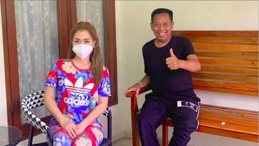 img-title Batal Jenguk, Vega Darwanti Ungkap Kondisi Terkini Tukul Arwana