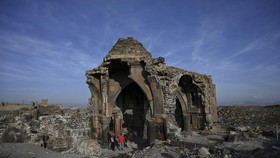 FOTO: Kosong Melompong Kota Kuno Ani di Perbatasan Turki-Armenia