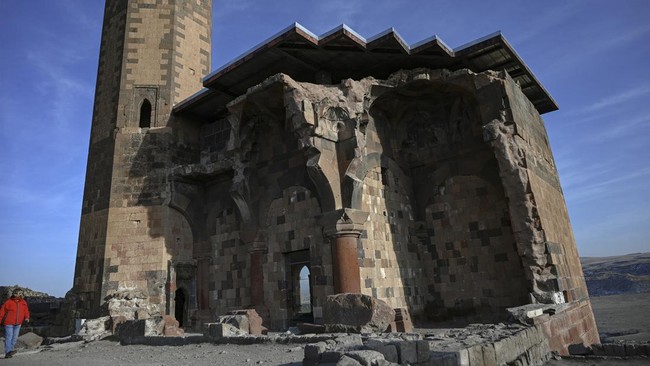 FOTO: Kosong Melompong Kota Kuno Ani di Perbatasan Turki-Armenia