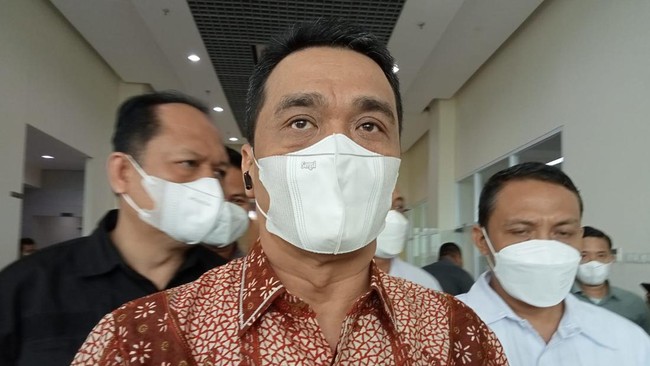 Wakil Gubernur DKI Jakarta Ahmad Riza Patria mendukung siapapun yang akan menjadi Penjabat (Pj) Gubernur DKI pengganti Anies Baswedan.
