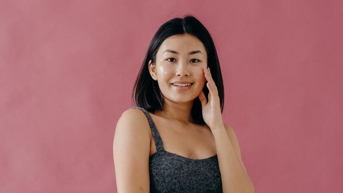 Lawan Hiperpigmentasi dengan 5 Bahan Aktif dalam Skincare Berikut Ini!