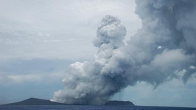 Gunung Ibu di Maluku Utara Erupsi, Semburkan Abu Setinggi 2.000 Meter