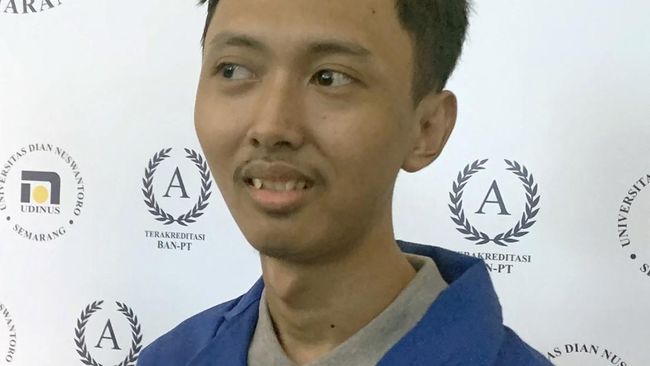 Fenomena Ghozali Everyday, Orang Jual NFT Selfie KTP Hingga Lemari Kesuksesan Ghozali Everyday jual foto selfie jadi NFT bernilai miliaran membuat sebagian warganet turut cari aji mumpung. Data KTP hingga lemari turut dijual.