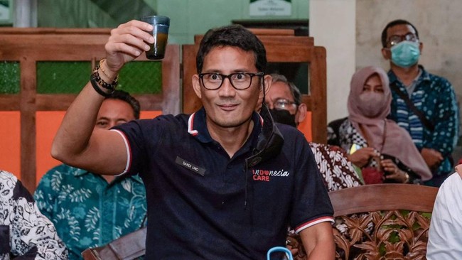 Dalam upaya mendorong jamu sebagai produk wisata, Sandiaga Uno tengah mempersiapkan program pendampingan dan peningkatan kapasitas bagi pelaku industri jamu.
