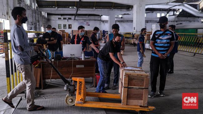 Apa itu logistik? Logistik adalah ilmu yang mengatur dan mengontrol lalu lintas barang, energi, informasi, dan sumber daya lainnya.