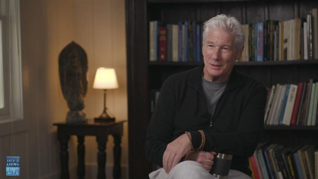 Perbincangan dengan Richard Gere di Mola Living ini menggambarkan pekerjaan sebagai aktor, dan bagaimana peran yang dimainkan berdampak pada kehidupan pribadi.