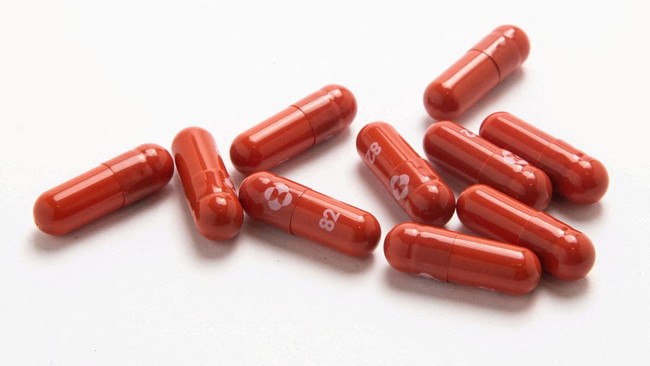 Paxlovid merupakan obat buatan Pfizer yang diklaim telah melakukan uji klinis mengurangi risiko rawat inap di rumah sakit.